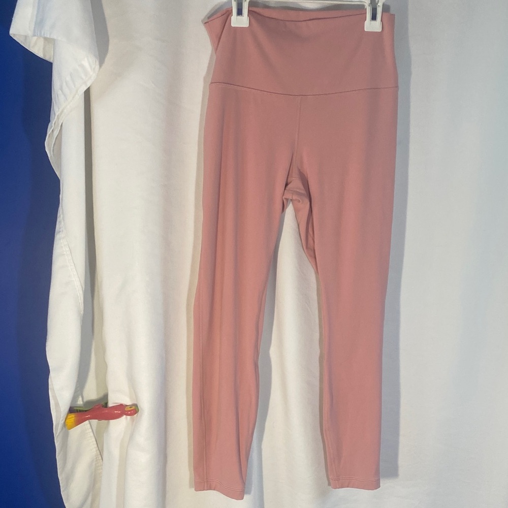 Lululemon Align High-Rise Pant 25"
Pink Puff, Size 8